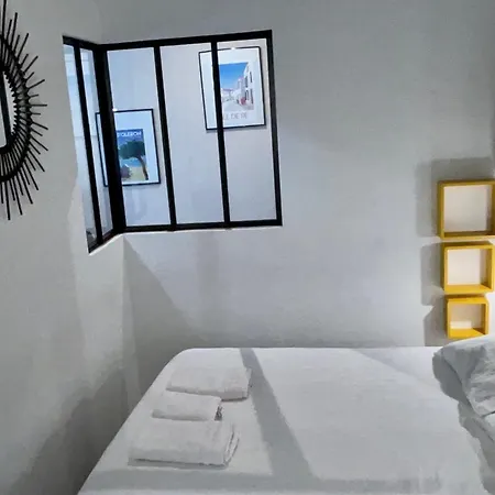 Cosy And Refined 1-bedroom With Garden Apartmán